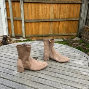 Gentle Souls By Kenneth Cole Emily Suede Side Zip Boots Size 8.5