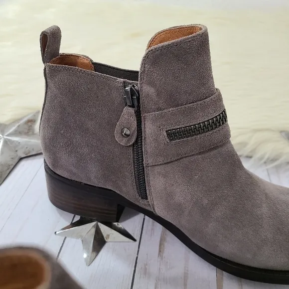 Gentle Souls Kenneth Cole Penny Ankle Bootie Concrete Gray Suede Women's 7.5