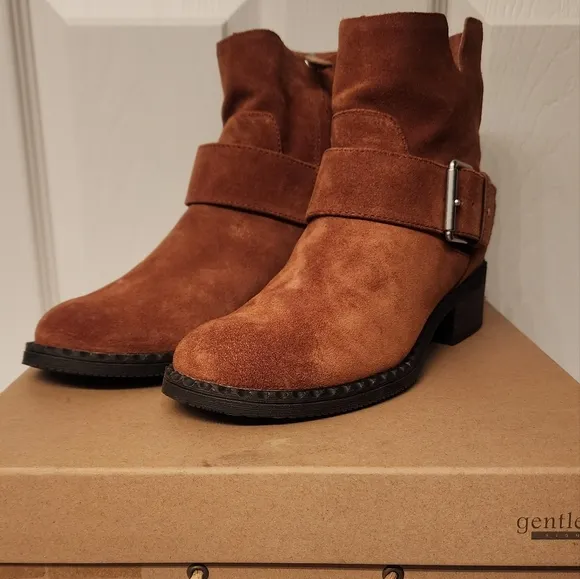 GENTLE SOULS x Kenneth Cole Benton Slit Moto in Color luggage size 7.5