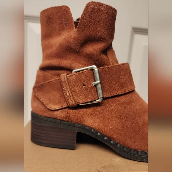 GENTLE SOULS x Kenneth Cole Benton Slit Moto in Color luggage size 7.5