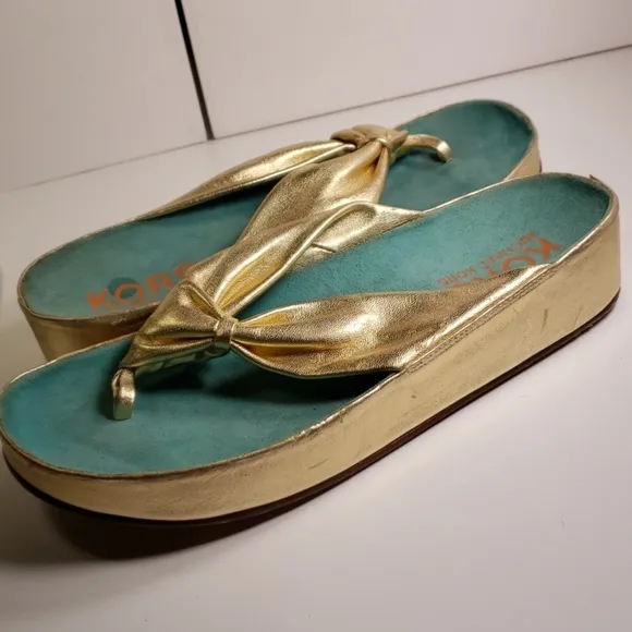 Gold leather Michael Kors Sandals 7M.  B59