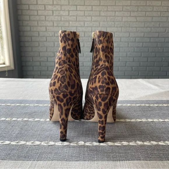 Good American The Icon Bootie Stiletto Heel in Leopard Print Size 7