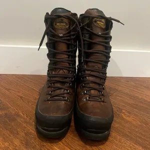 GORE-TEX Brown and Black Boots with High Top Design and Rugged Traction