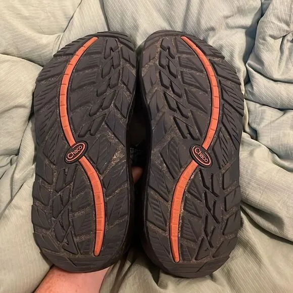 GREAT CONDITION MENS SIZE 7 CHACOS STEPPED NAVY SANDALS