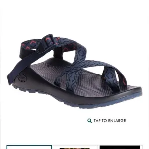 GREAT CONDITION MENS SIZE 7 CHACOS STEPPED NAVY SANDALS