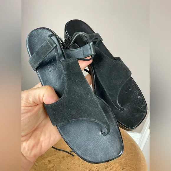 Gucci Leather Sandals - 37C