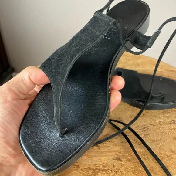 Gucci Leather Sandals - 37C