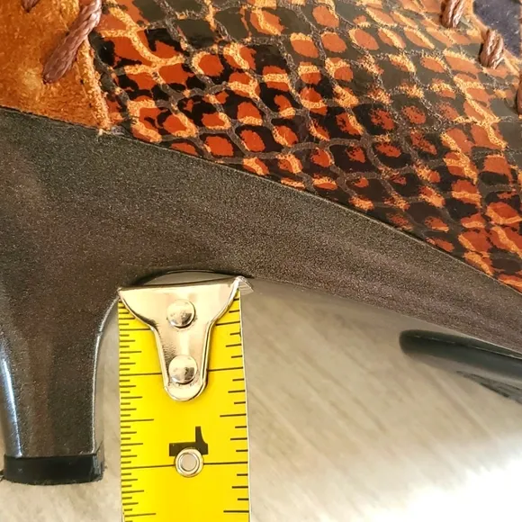 HELLE COMFORT Shoes Low Heel Ankle Bootie Animal Print Snake Tiger Zebra