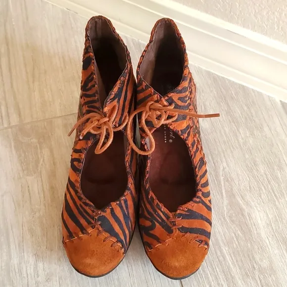 HELLE COMFORT Shoes Low Heel Ankle Bootie Animal Print Snake Tiger Zebra