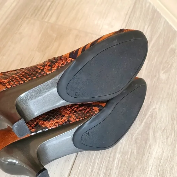 HELLE COMFORT Shoes Low Heel Ankle Bootie Animal Print Snake Tiger Zebra