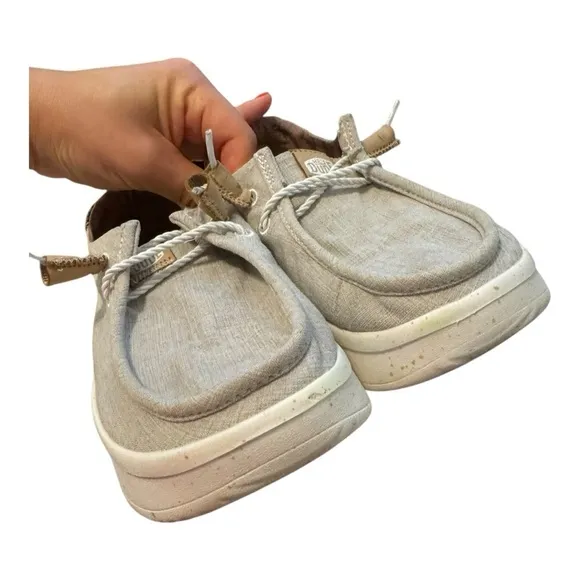 Hey Dude Women’s Wendy Peak Chambray shoes Size 6