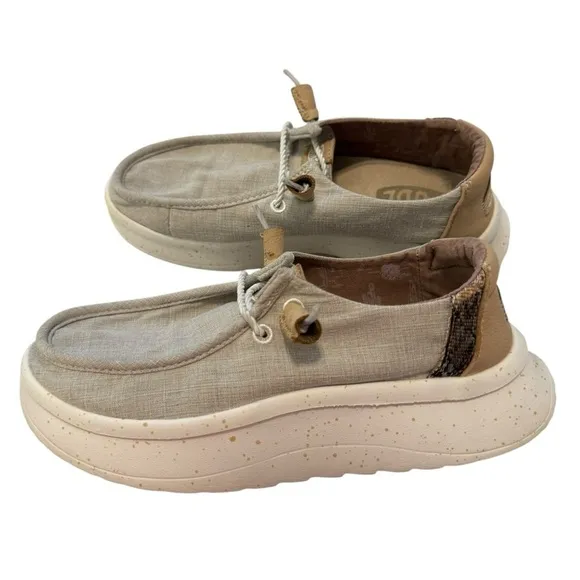 Hey Dude Women’s Wendy Peak Chambray shoes Size 6