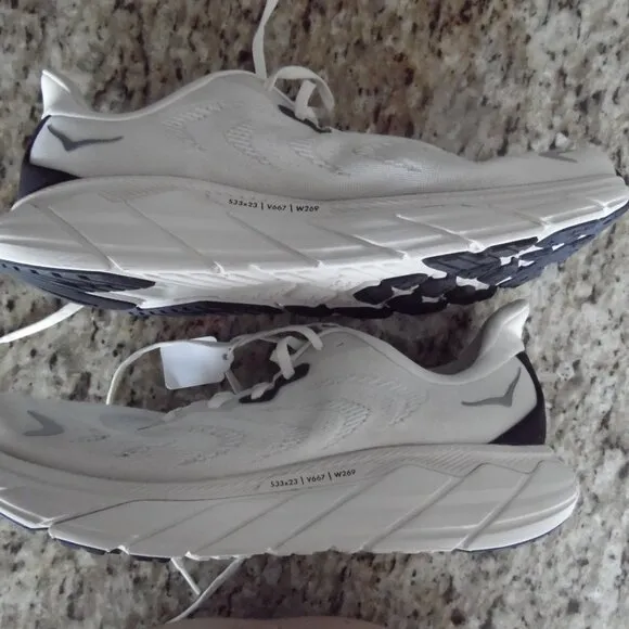 HOKA hokas arahi 6 mens size 10.5D