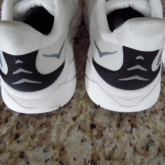 HOKA hokas arahi 6 mens size 10.5D