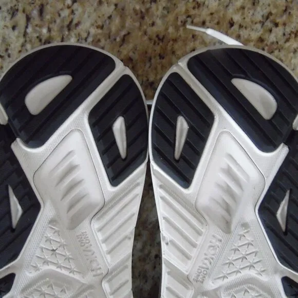 HOKA hokas arahi 6 mens size 10.5D