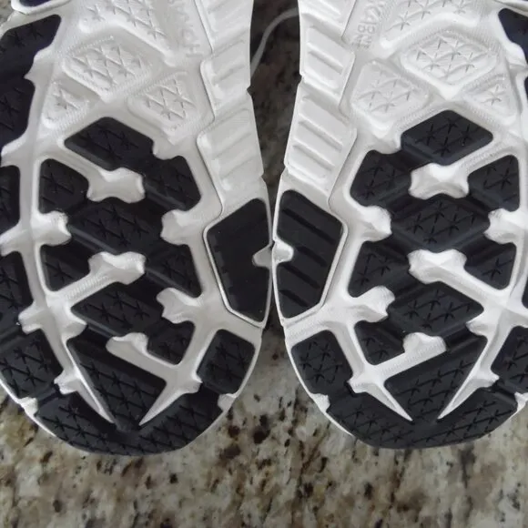 HOKA hokas arahi 6 mens size 10.5D