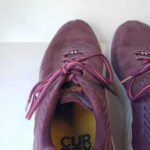 Hoka One One Bondi 6 purple running shoes