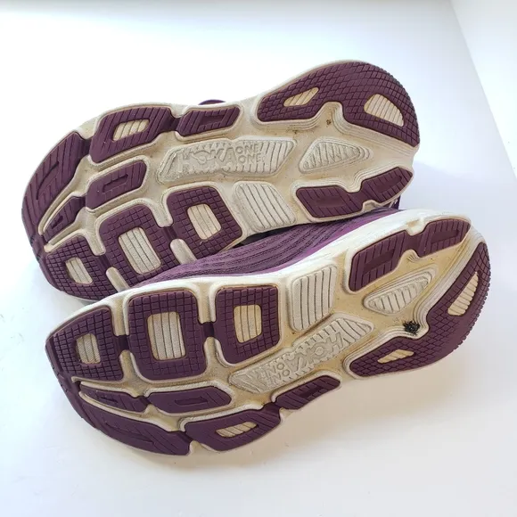 Hoka One One Bondi 6 purple running shoes