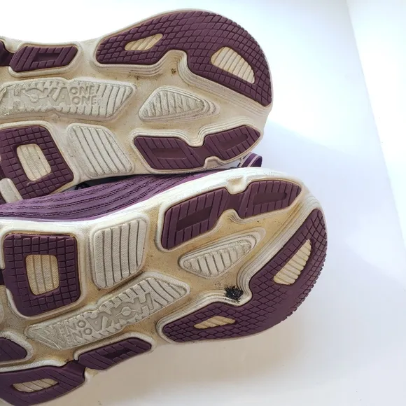 Hoka One One Bondi 6 purple running shoes