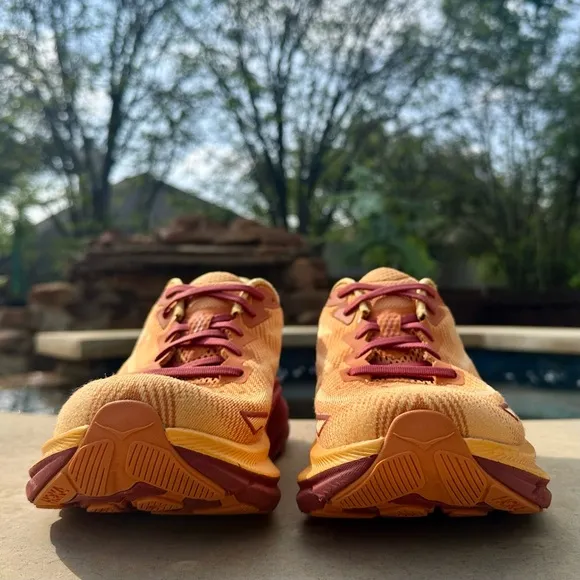 Hoka One One Womens Clifton 9 Amber Haze Sherbet - Women’s Size 10B, Men’s 8.5