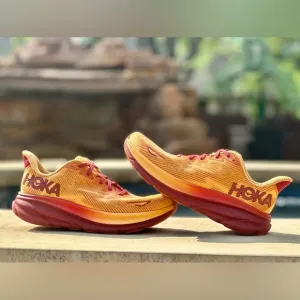 Hoka One One Womens Clifton 9 Amber Haze Sherbet - Women’s Size 10B, Men’s 8.5