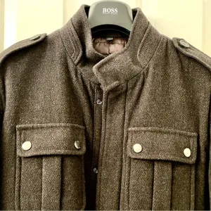 HUGO BOSS- Military style coat - Black size 40 R-  Like NEW