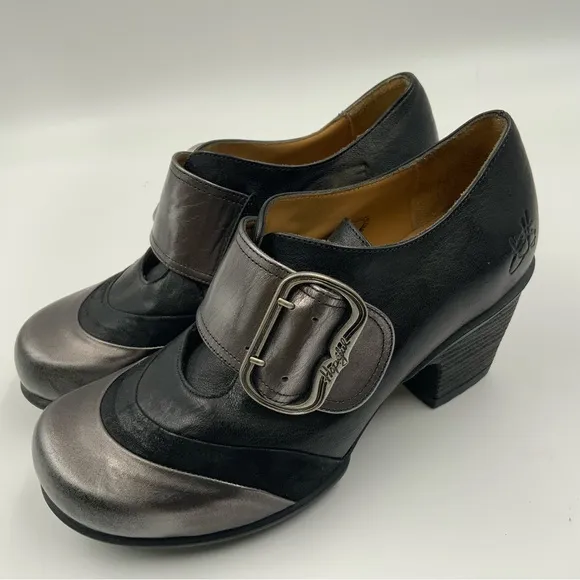 John Fluevog  Hopefuls Belief Black Leather  Buckled Shoes. Women’s Size 8.5.