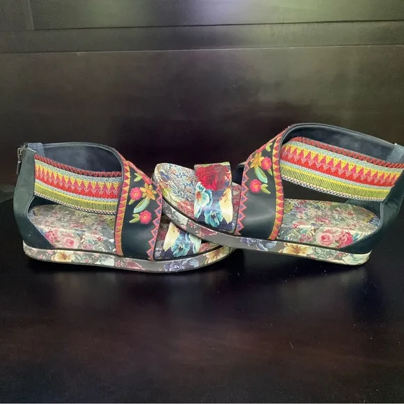Johnny Was Floral Embroidered Women's Sandals. Size 9.