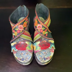 Johnny Was Floral Embroidered Women's Sandals. Size 9.