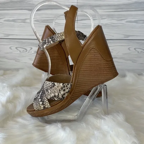 Johnston &amp; Murphy Snake Embossed Wedge Sandals