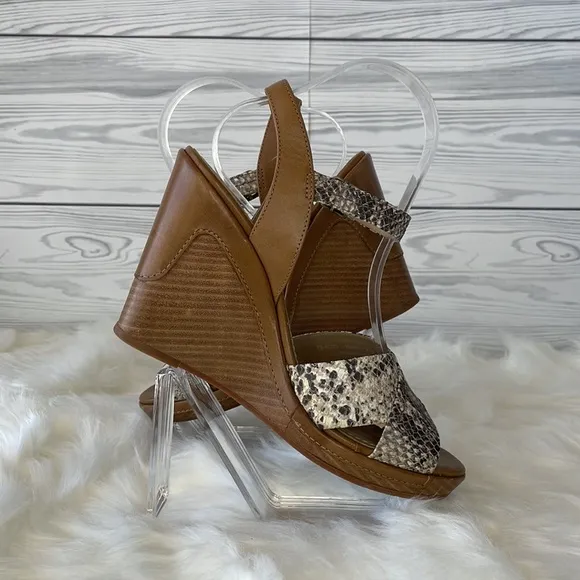 Johnston &amp; Murphy Snake Embossed Wedge Sandals