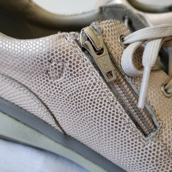 JOYA &quot;Tokyo II&quot; in Rose Gold Metallic Texture Zip Lace Up Size 7.5