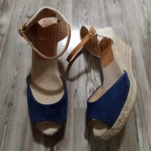 Kanna Open Toe Espadrille Wedge Sandals in Blue Suede Size 39 US 8