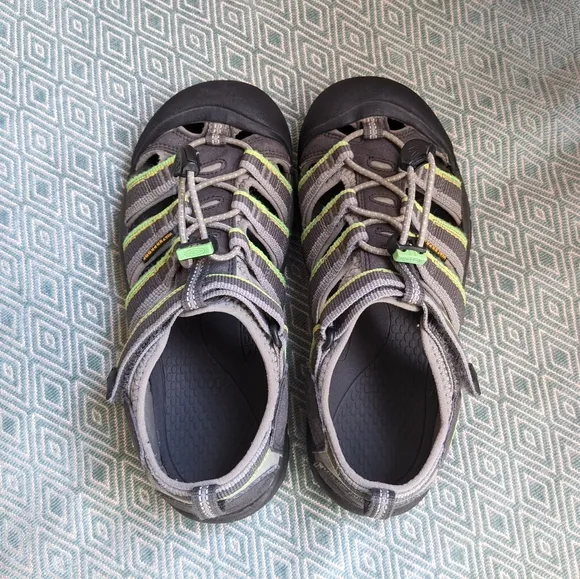 Keen Newport H2 Youth Sandals in Gray &amp; Green