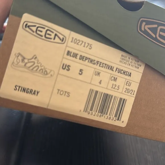 KEEN Unisex-Child Stingray Closed Toe Water Sandals