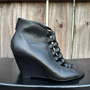 Kelsi Dagger ‘Innis’ leather wedge sandals, size 6