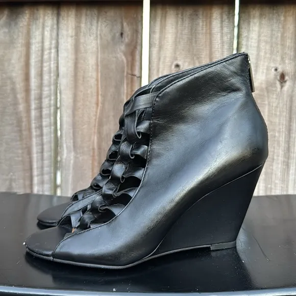 Kelsi Dagger ‘Innis’ leather wedge sandals, size 6