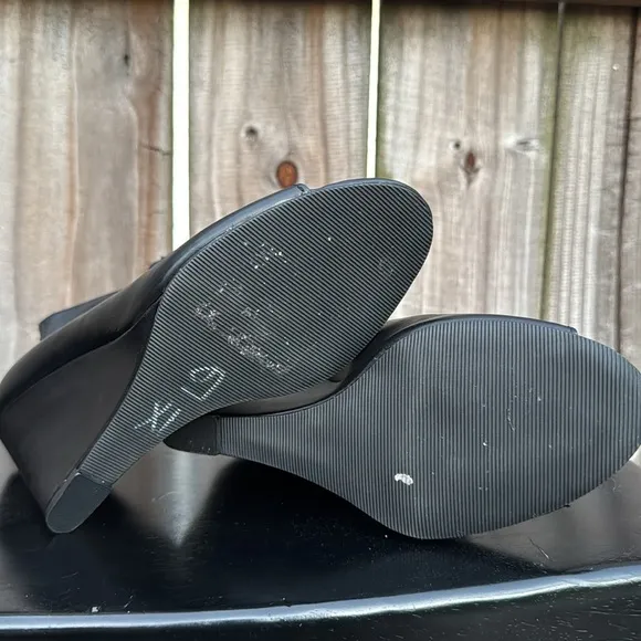 Kelsi Dagger ‘Innis’ leather wedge sandals, size 6