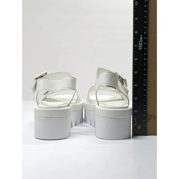 Kendall   Kylie Women's White Treaded Wave Leather Sandals Size 7 M (MSRP $125)