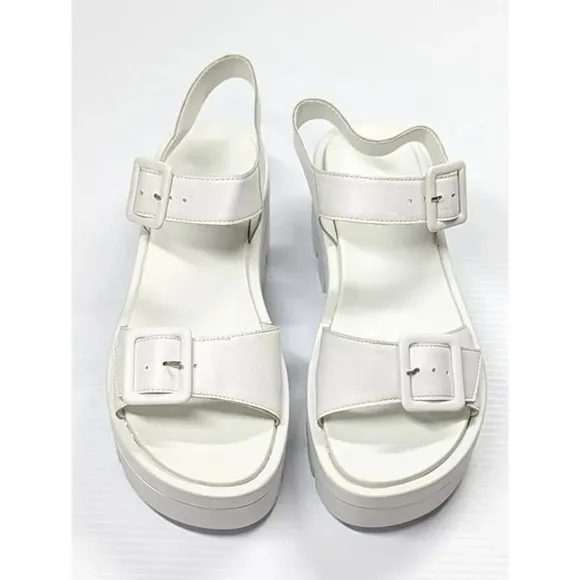 Kendall   Kylie Women's White Treaded Wave Leather Sandals Size 7 M (MSRP $125)