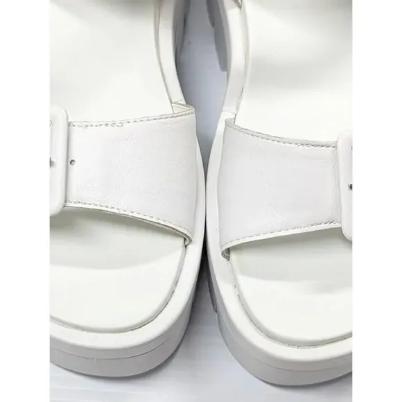 Kendall   Kylie Women's White Treaded Wave Leather Sandals Size 7 M (MSRP $125)
