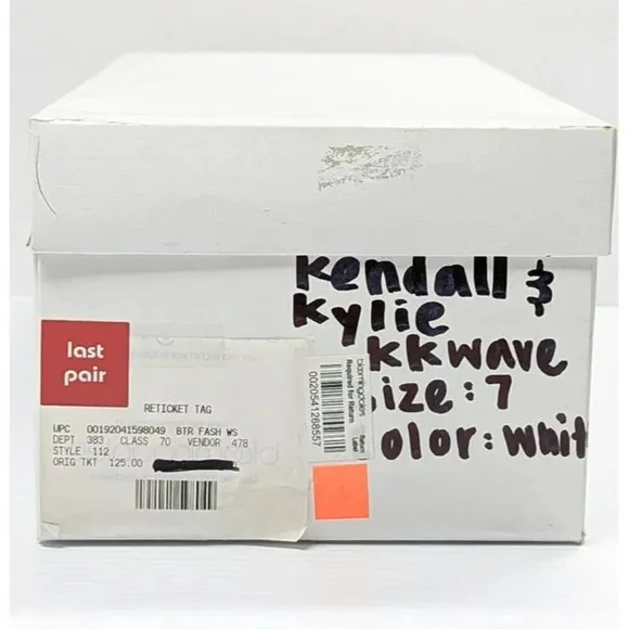 Kendall   Kylie Women's White Treaded Wave Leather Sandals Size 7 M (MSRP $125)