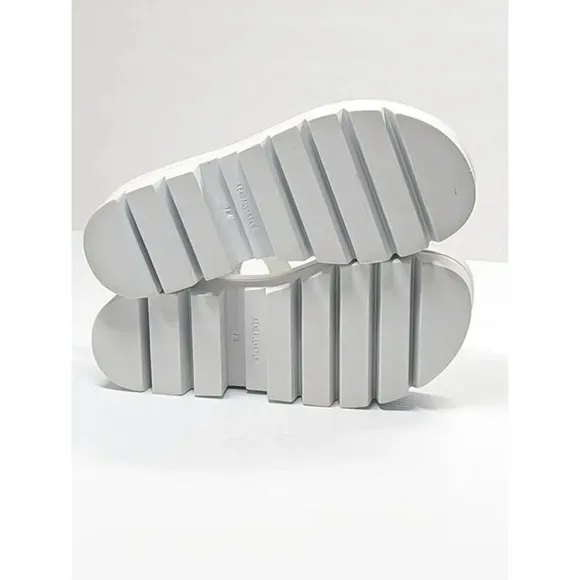 Kendall   Kylie Women's White Treaded Wave Leather Sandals Size 7 M (MSRP $125)