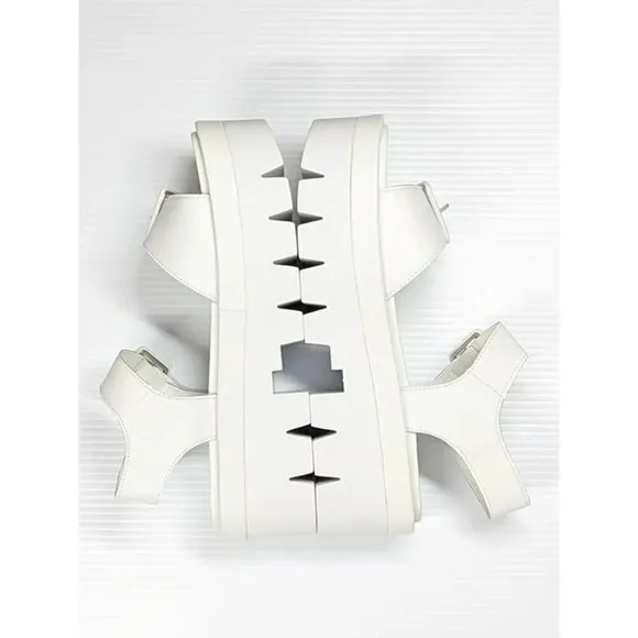 Kendall   Kylie Women's White Treaded Wave Leather Sandals Size 7 M (MSRP $125)