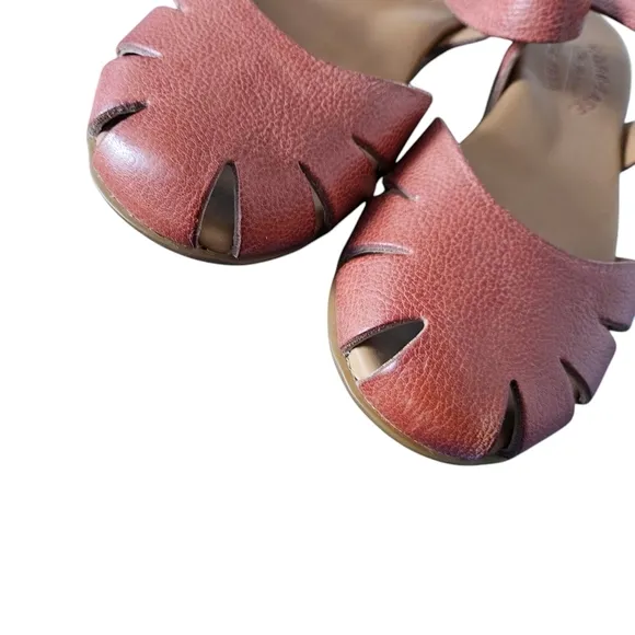 Kork-ease brown close toe fisherman sandals size 7/38
