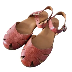 Kork-ease brown close toe fisherman sandals size 7/38