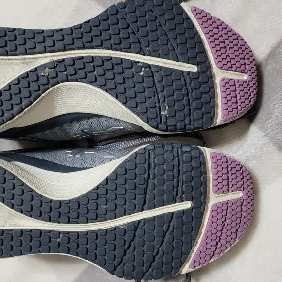KURU Quantum Mesh‎ womens gray and lavender Size 7 Running Shoes