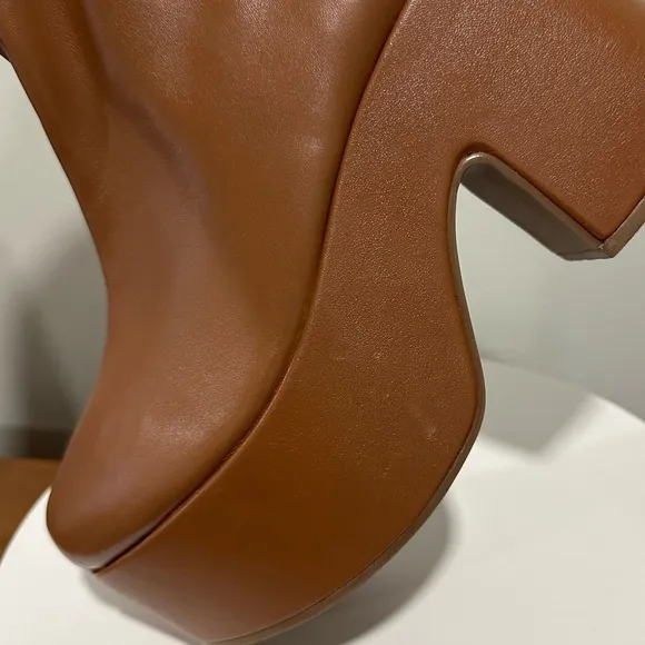 🌹LARROUDE🌹 Miso Platform Boot In Caramel Stretch Leather Size: 9.5