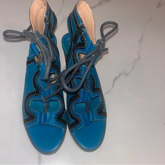 L'Artiste by Spring Step Alejandra Leather Ghille Sandals 10 or 41
