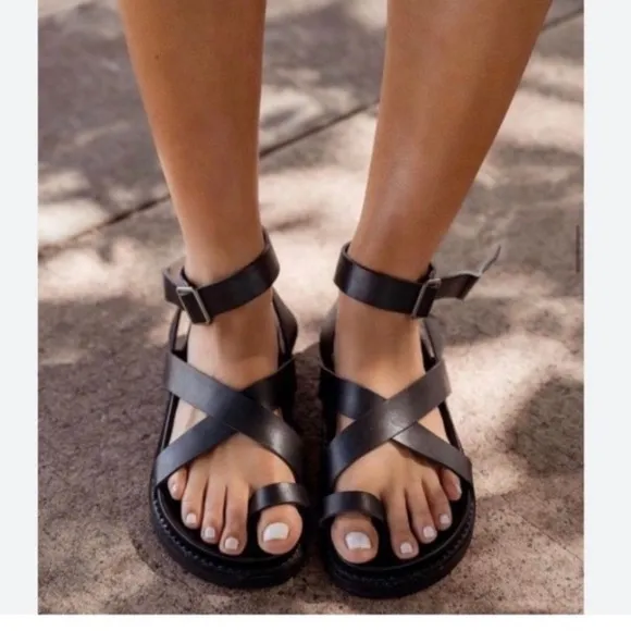 LIBERTE BRONTE GENUINE LEATHER SANDALS.